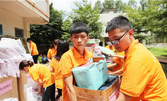 “三下乡”连续8年精准扶贫 顺职院捐赠300多万元物资