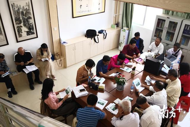 诗社名家开讲文友跃跃欲试，湛江市二中诗社讲坛开课受青睐