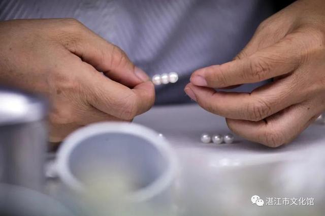 威!湛江海味月饼和珍珠制作技艺亮相“非遗墟市”