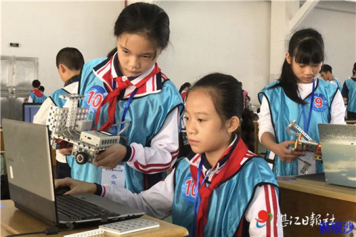 湛江市900余名选手角逐市青少年机器人竞赛