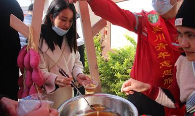 吴川稳村番薯文化节举办 青年志愿者奉献青春力量