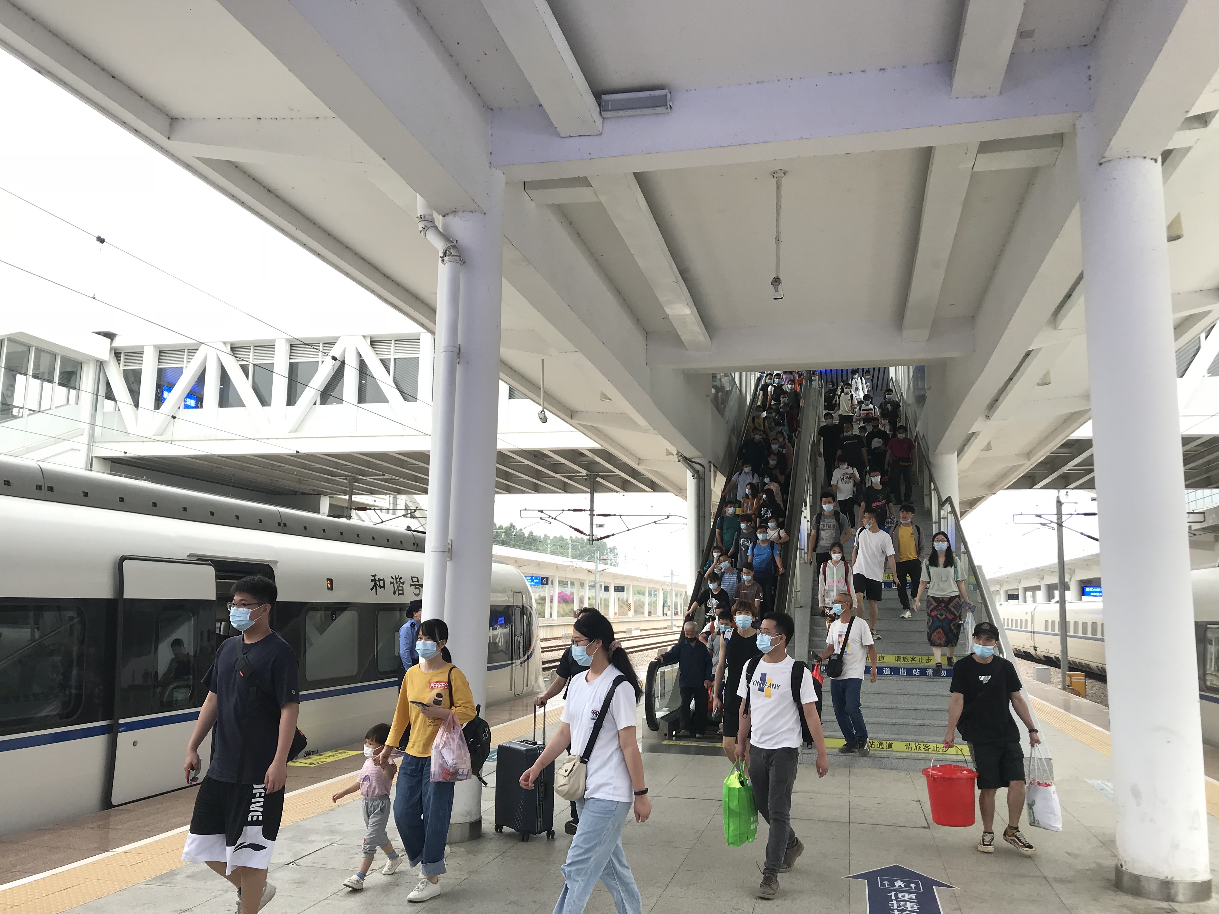 湛江西高铁站内部图图片