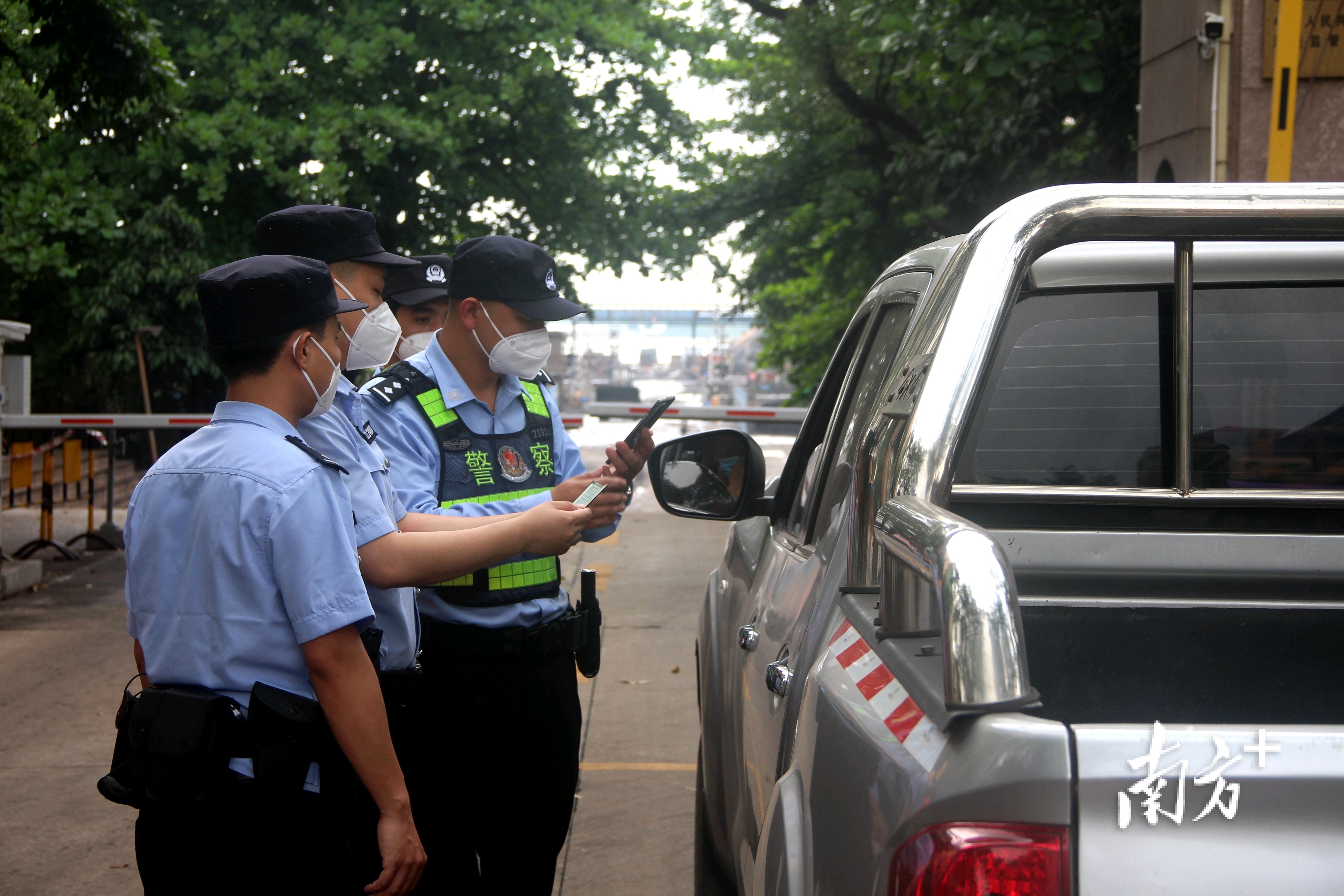 湛江边检民警全力保障“五一”假期口岸通关安全